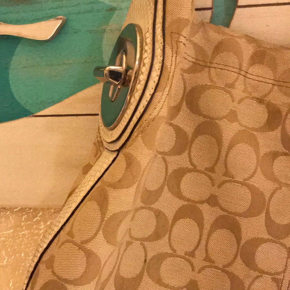 Like new coach purse! Super big! 😍💕